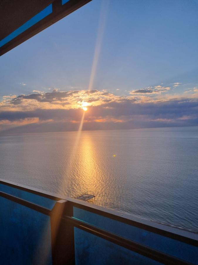 Orbi City Hotel On The Sea Батуми Экстерьер фото